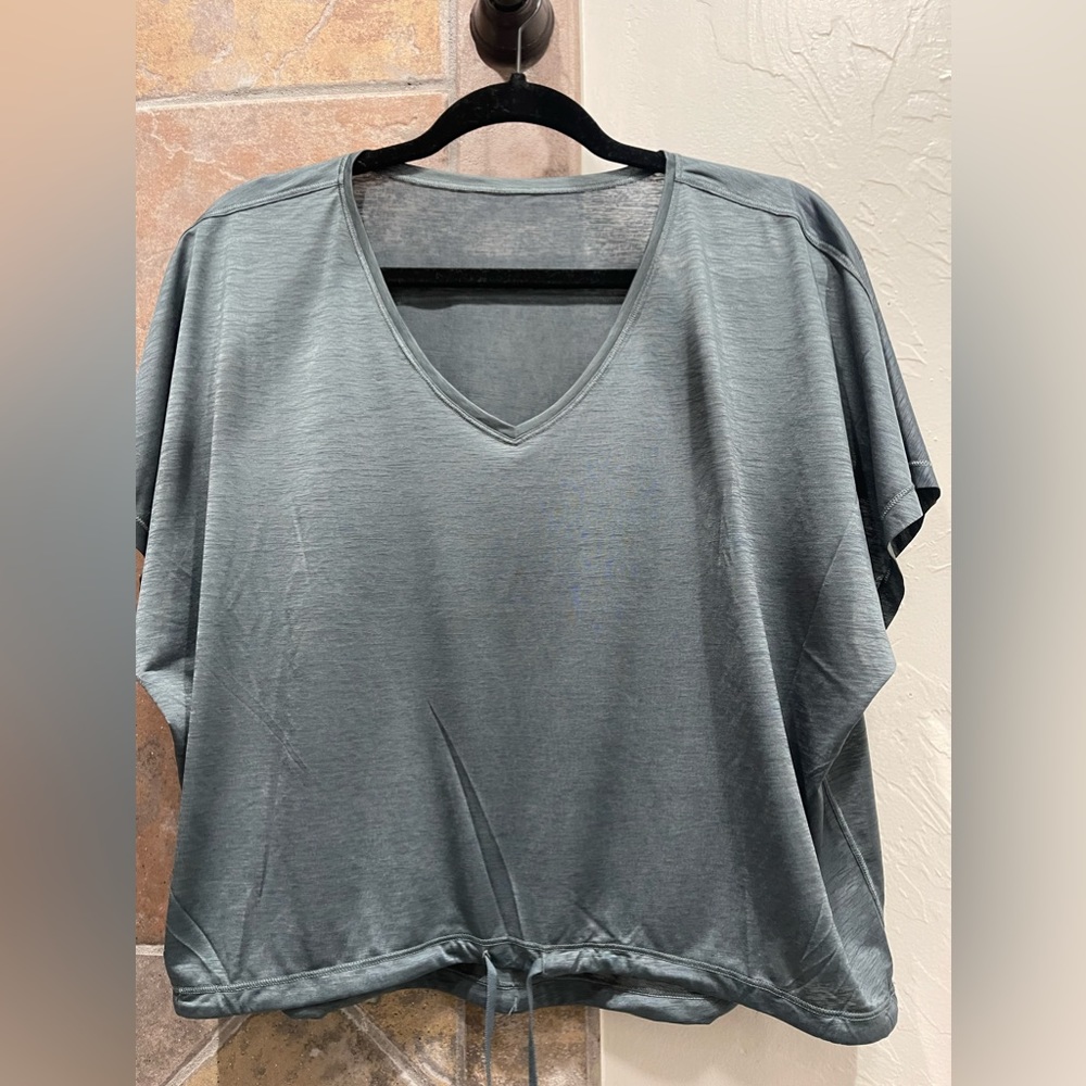 LULULEMON | size 4 | sheer top | green | tie bottom